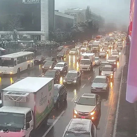 Bakının bir sıra yollarında tıxac müşahidə olunur