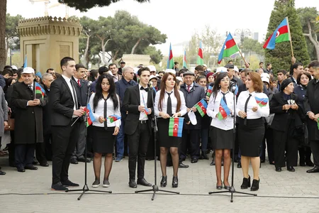 Bakıda “Bayraq yürüşü” keçirilib
