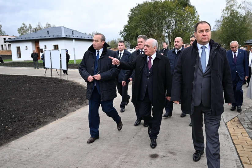Əli Əsədov Minskin Novaya Okolitsa azmərtəbəli yaşayış massivində olub