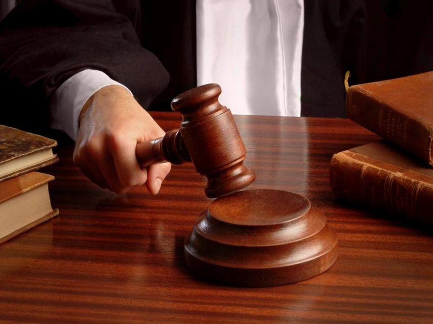 Bakı sakinini öldürüb, oğlunu bıçaqlayan şəxslərə hökm oxunub