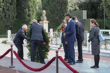Beynəlxalq Cüdo Federasiyası rəsmiləri ümummilli lider Heydər Əliyevin məzarını ziyarət ediblər