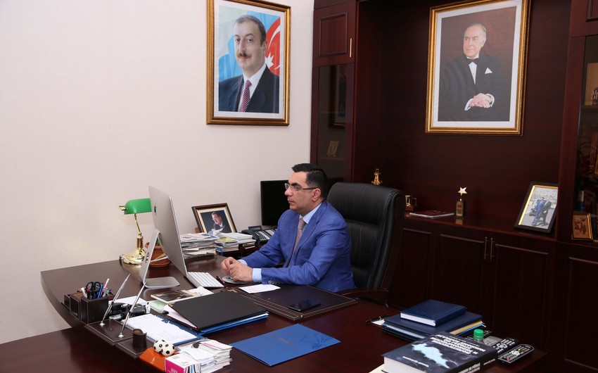 Rektor tələbələrlə görüşüb