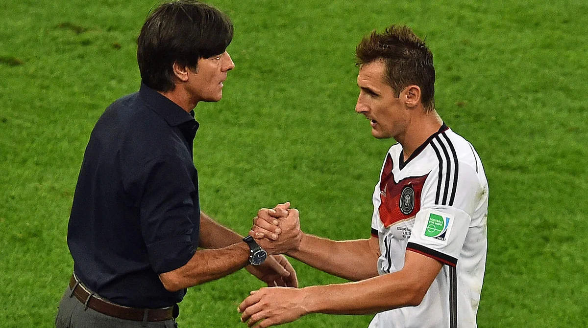 Нападающий сборной Германии завершил карьеру