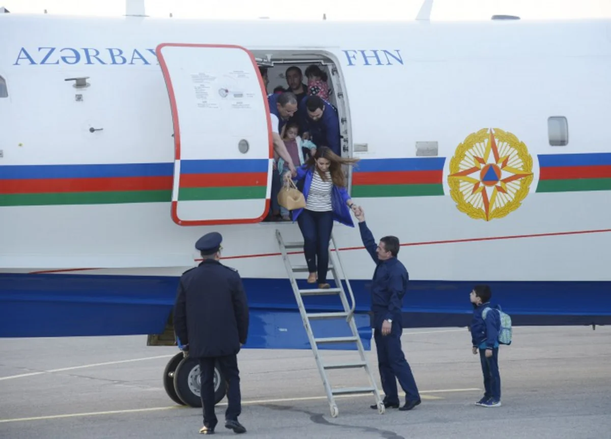 ​FHN-in təyyarəsi Nepaldan təxliyyə edilən Azərbaycan və Gürcüstan vətəndaşlarını Bakıya gətirib - FOTO