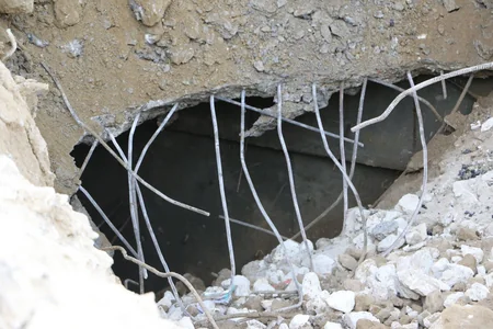 Bakıda çökmüş yolda zirzəmi aşkarlanıb