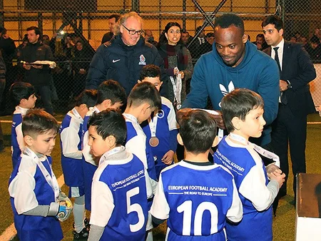 Maykl Essyen və Andrey Arşavin Bakıda “Akademiya Kuboku”nun qaliblərini mükafatlandırıb
