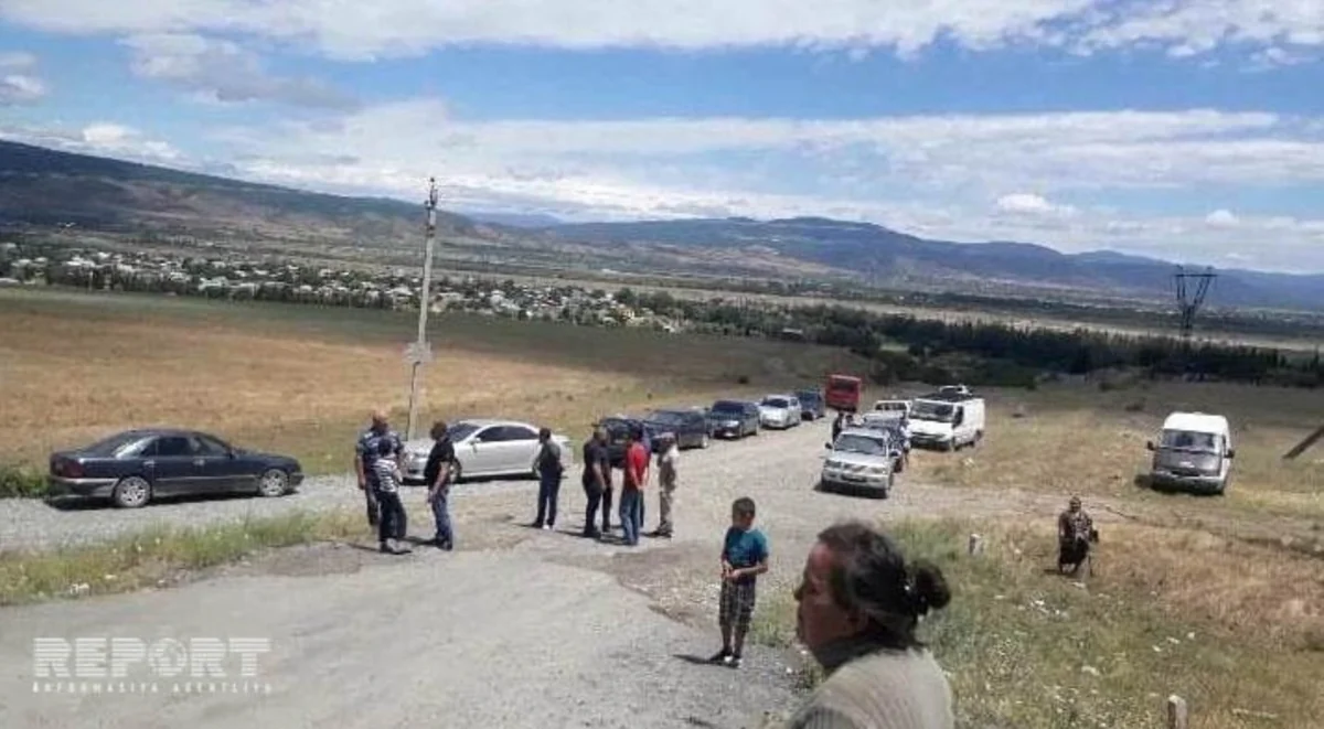 В Грузии закрыли дорогу в село, где проживают азербайджанцы, жители проводят акцию