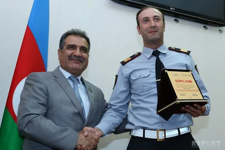 Xidmətdə fərqlənən yol polisləri mükafatlandırılıb - SİYAHI