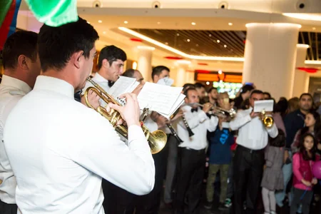 “CinemaPlus” Dövlət Bayrağı Günü münasibətilə parad təşkil edib - VİDEO