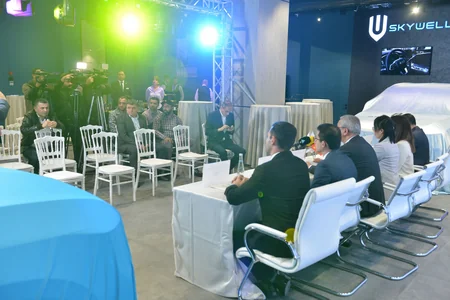 ONVOLT elektromobil satış-sərgi salonunu və SKYWELL ET5 modelini təqdim edib