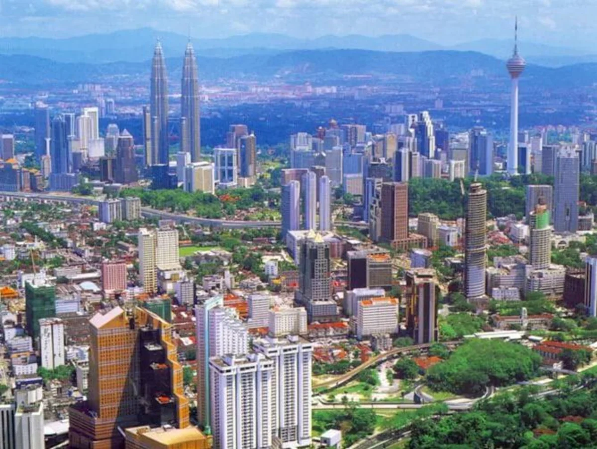 Kuala Lumpur school fire kills 25 - VIDEO