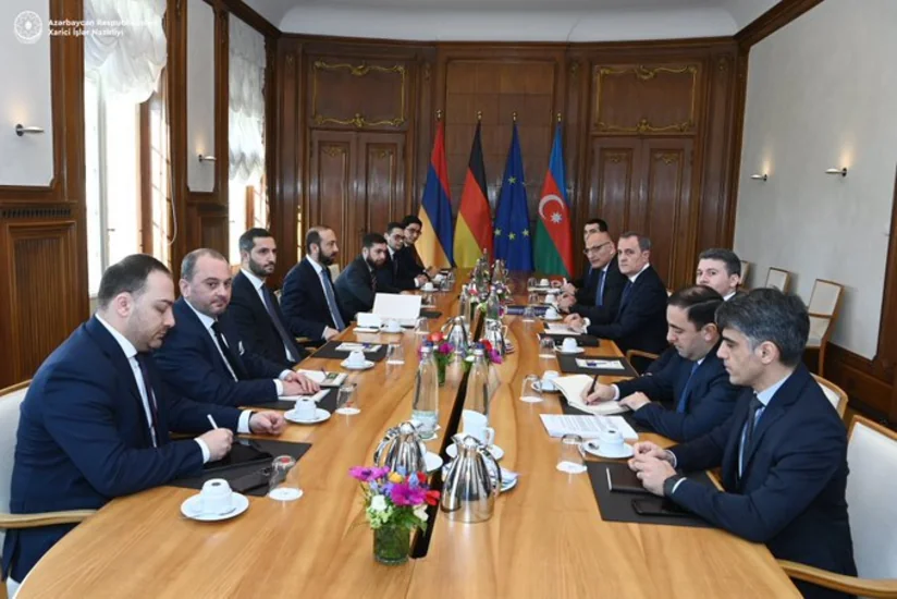 Second day of negotiations between Azerbaijani and Armenian FMs commences