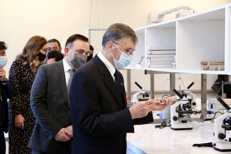 BP-nin hədiyyə etdiyi laboratoriyaya Nobel mükafatı laureatının adı verilib