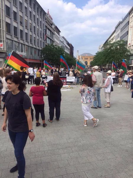 Azərbaycanlılar Berlin və Hannoverdə Ermənistanın Füzulidə törətdiyi hərbi təxribata qarşı etiraz aksiyası keçirib