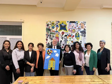 ABŞ səfiri iftar süfrəsinə qatılıb