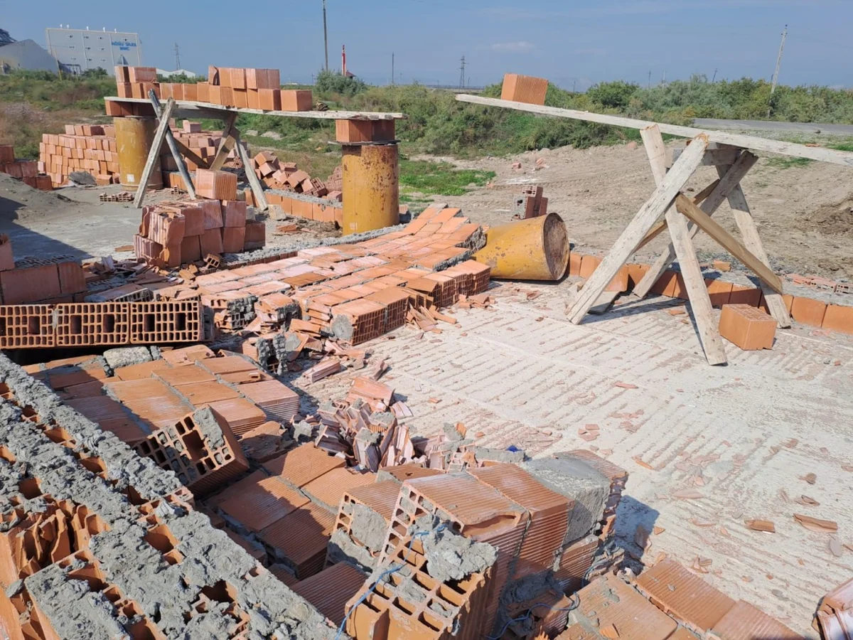 Kürdəmir və Neftçalada qanunsuz tikililər sökülüb