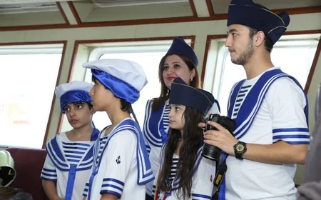 Məktəblilər “Mərdəkan” gəmisi ilə tanış olublar
