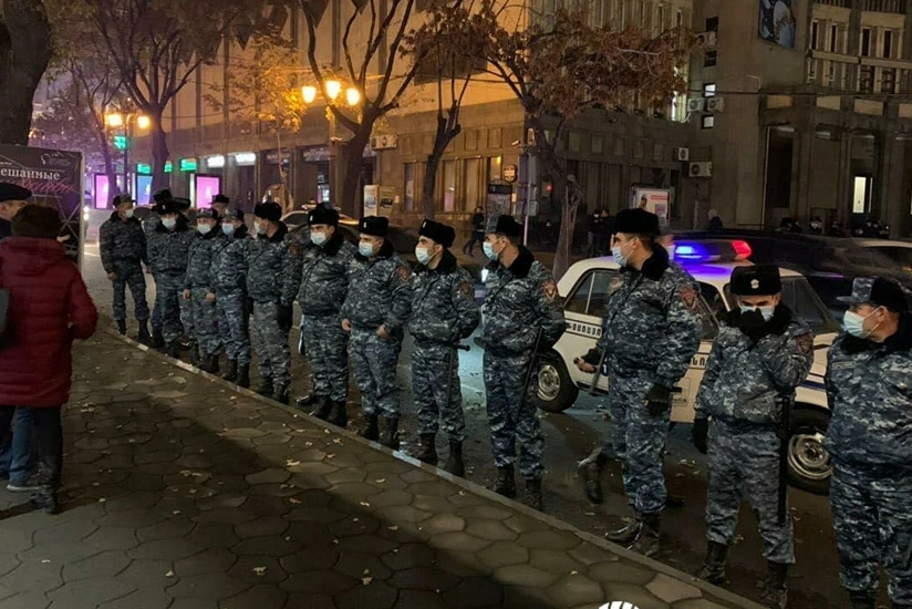 Yerevanda polis etirazçılara güc tətbiq edib, Paşinyanın əleyhdarları saxlanılıb