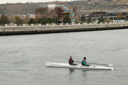 Xəzər dənizində avarçəkmə üzrə ilk test yürüşləri keçirilib