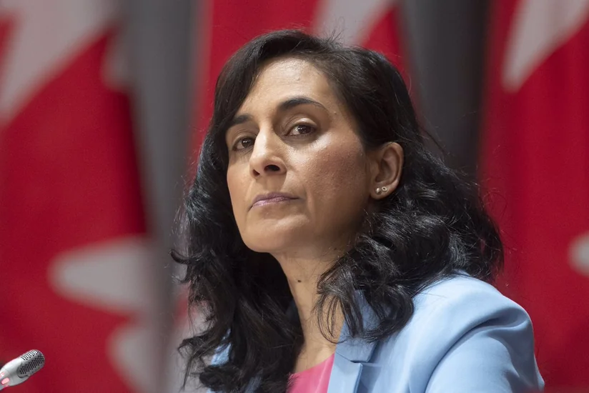 Министр обороны Канады прибыла в Украину