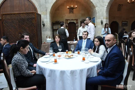 Nazir gənc müəllimlərə şagirdlərin şəxsiyyətinə hörmət göstərməyi tövsiyə edib