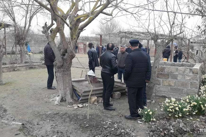 В Кюрдамире тело матери нашли в колодце, ребенка - в доме - ВИДЕО