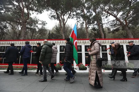 Azərbaycan xalqı şəhidlərini yad edir