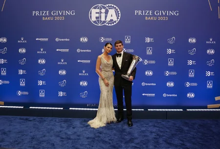FIA-nın Bakıda keçirilən mükafatlandırma mərasimində yarışlarda qalib gələn avtomobillər nümayiş olunub