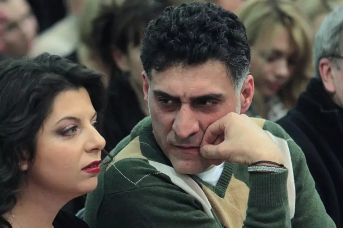 Ziyalı boşluğu - Simonyan, Keosayan rus patriotu rolunda - ŞƏRH