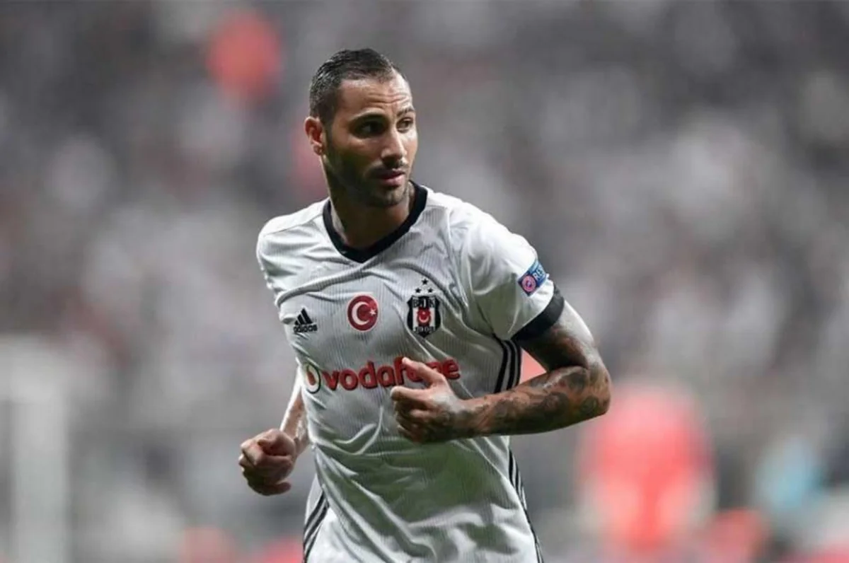 Karyerasını bitirmiş məşhur futbolçu Rusiya klubu ilə razılığa gəlib