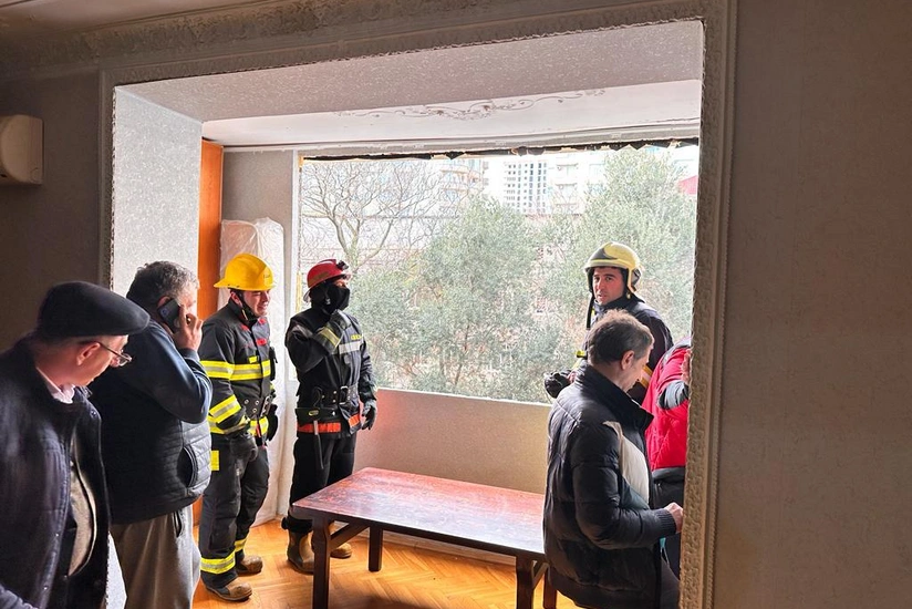 Bakıda yaşayış binasında partlayış olub