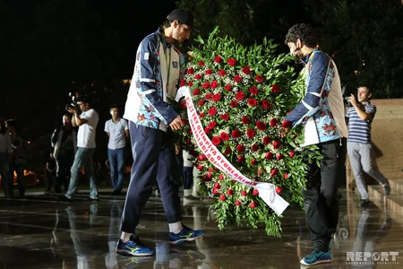 Azərbaycanın olimpiya yığması Vətənə dönüb - FOTOREPORTAJ