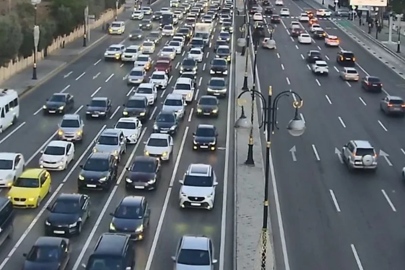 Bakının bir sıra yollarında tıxac yaranıb