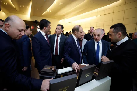 “AzerGold” Heydər Əliyevin 100 illiyinə həsr olunan qızıl sikkə təqdim edib