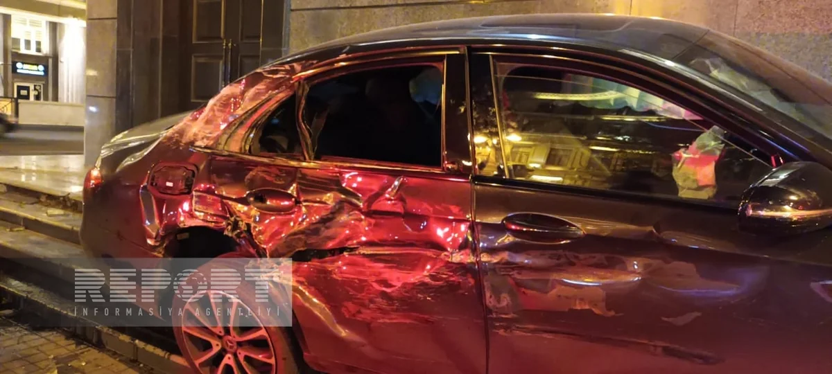 Bakıda minik avtomobili “KamAZ”la toqquşub