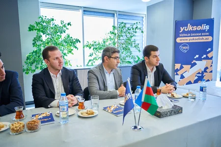 Fərəh Əliyeva “Yüksəliş” müsabiqəsinin qalibləri ilə görüşüb