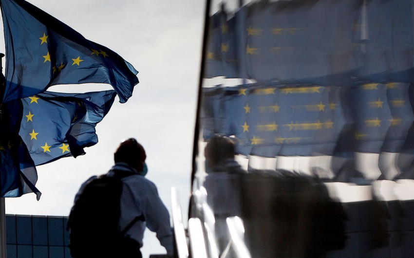 EU may suspend flights from South Africa due to new COVID variant