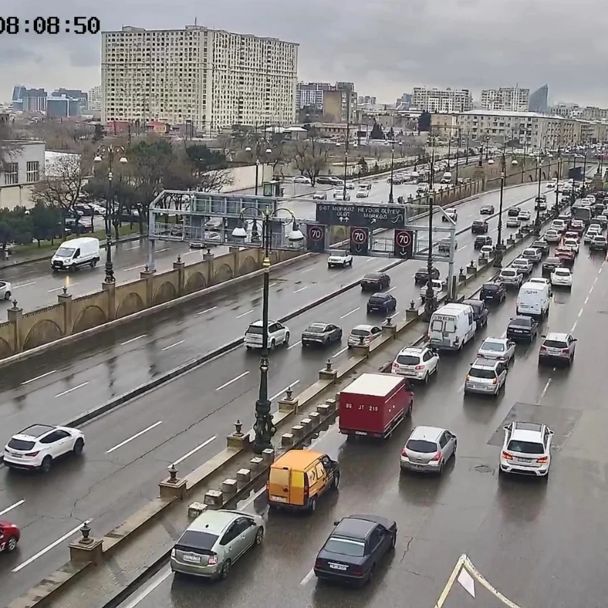 Bakıda tıxac yaranan yolların adları açıqlanıb