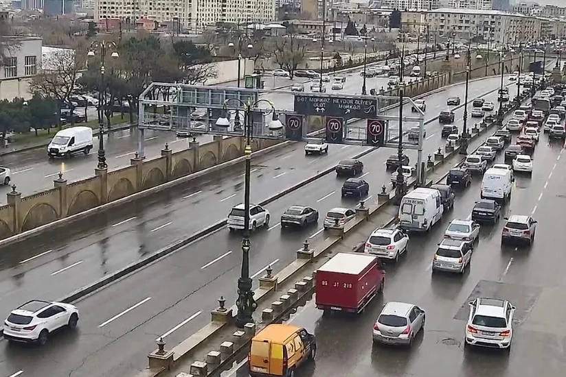 Bakıda tıxac yaranan yolların adları açıqlanıb