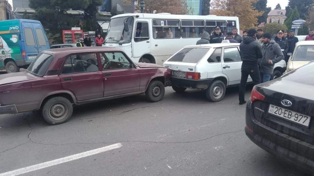 В Гяндже произошла цепная авария