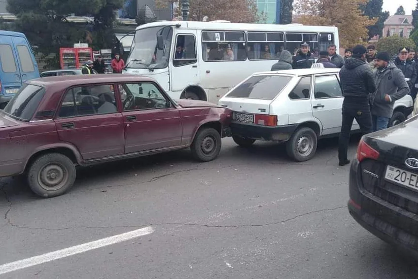 В Гяндже произошла цепная авария
