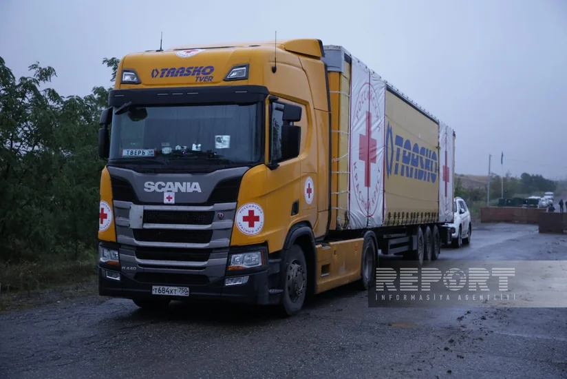 Rusiya Qızıl Xaç Cəmiyyətinin yük maşını Ağdam-Xankəndi yolu ilə gedərək Xankəndiyə çatıb