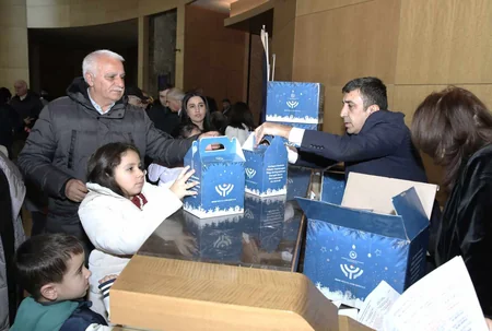 AHİK uşaqlar üçün bayram şənlikləri keçirir, sovqatlar paylayır