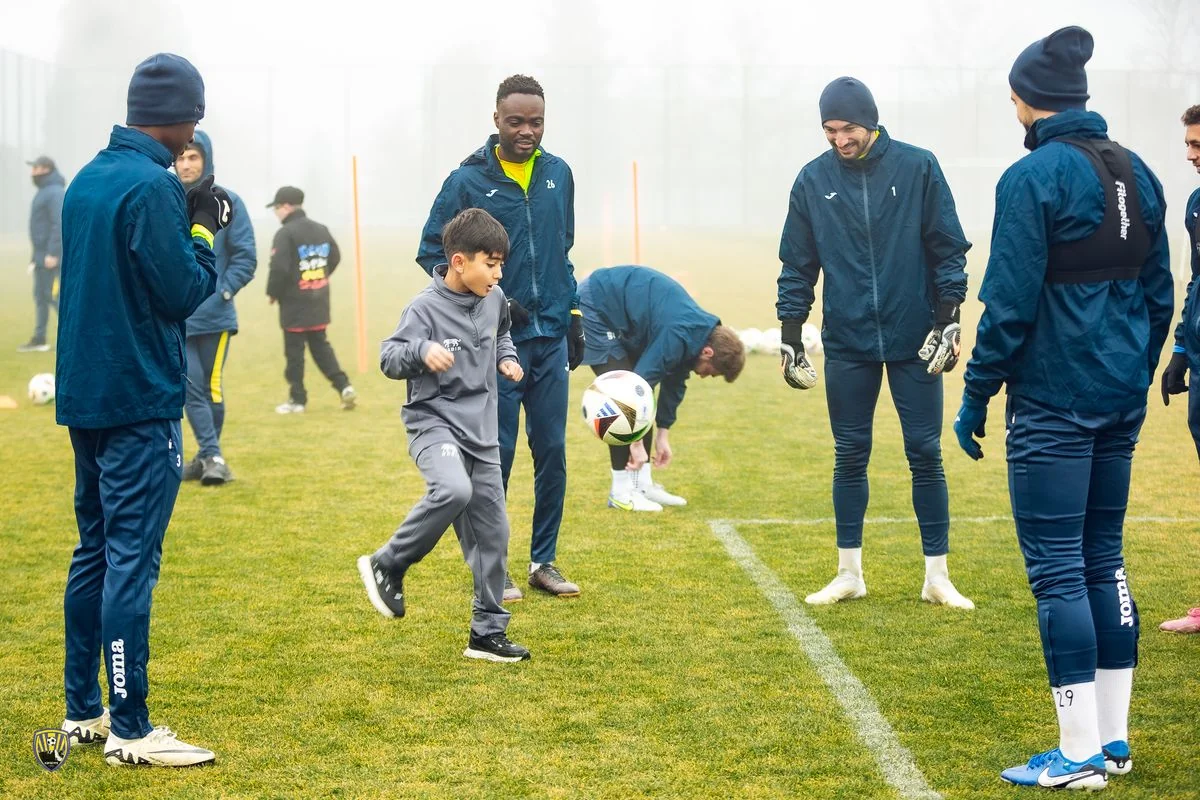 Kəpəzin futbolçuları lisey şagirdləri ilə görüşüb