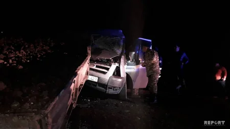Kürdəmirdə mikroavtobus traktora çırpılıb, xəsarət alanlar var - FOTO - VİDEO - YENİLƏNİB
