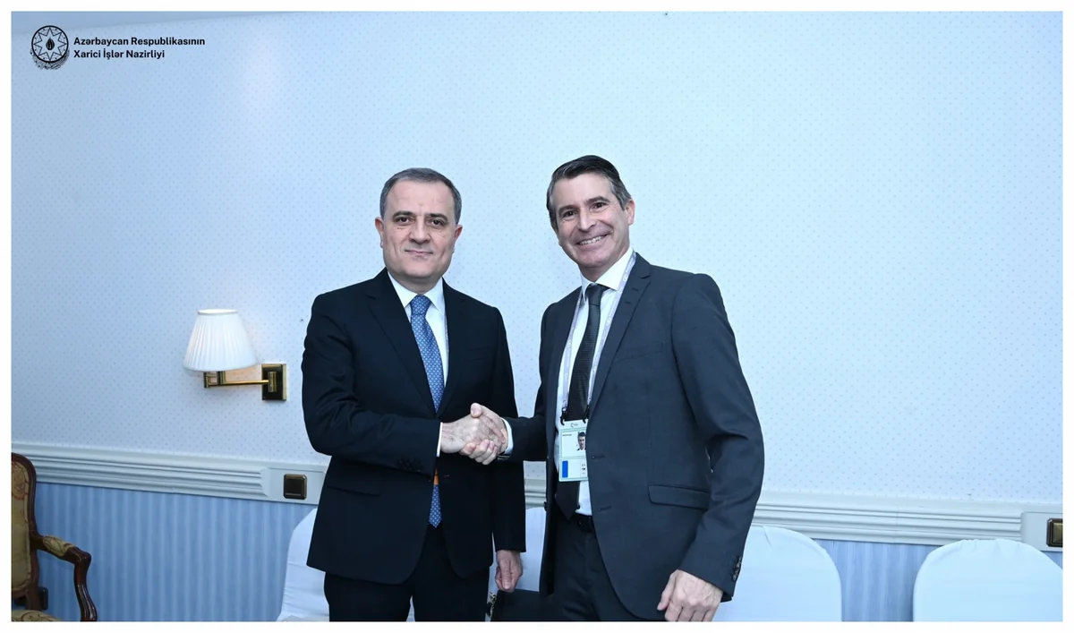 Azerbaijani FM mulls prospects for regional co-op with Bavarian state minister