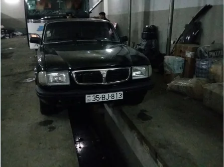 Azərbaycan gömrükçüləri pirotexniki vasitələr, siqaretlər və mobil telefonlar aşkar edib