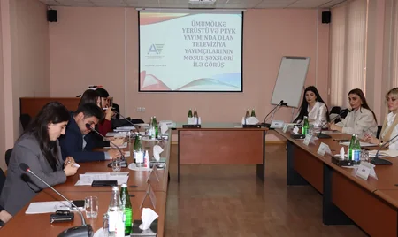Audiovizual Şurada televiziya yayımçılarının məsul şəxsləri ilə görüş keçirilib