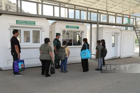Civilian Armenians move unhindered through Lachin border checkpoint