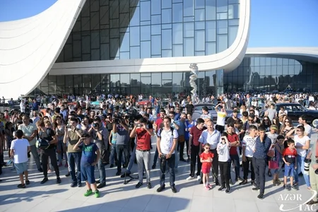 Azərbaycan Avtomobil Federasiyasının təşkilatçılığı ilə klassik avtomobillərin yürüşü və sərgisi keçirilib